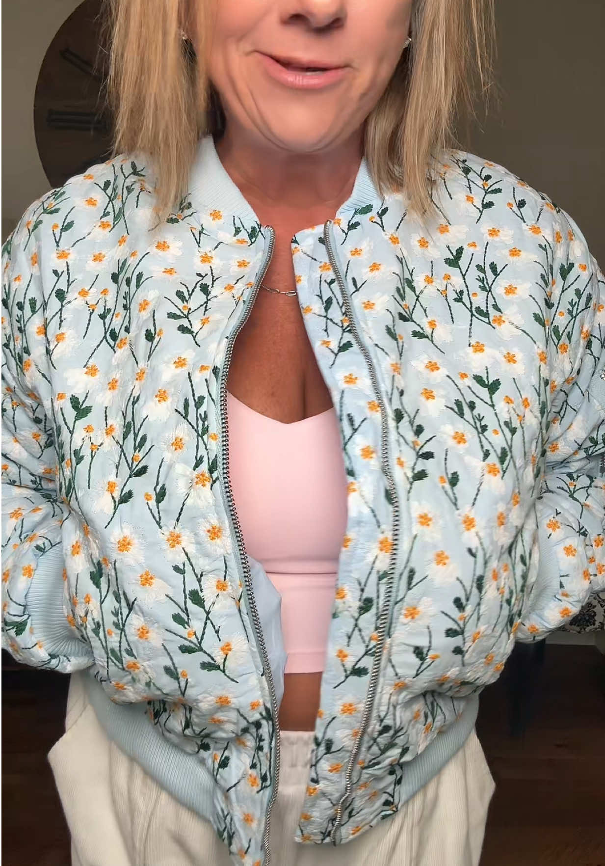 @Ommig Cute embroidered bomber jacket! #TikTokFashion #FallFashion #Jacket #BomberJacket 