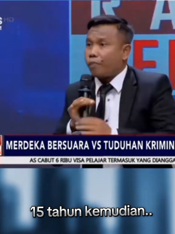 gak ada yg setengang anak kelahiran tahun 90 an. *waktu kecil ada tragedi 98. *gede dikit ada sunami Aceh *masuk SD di takutin sama Sumanto. *beranjak SMP di takutin ramalan 2012 Kiamat. *setelah dewasa dapet kabar 2020 jakarta tenggelam. *setelah menikah di hantam covid. *covid selesai dapet kabar perang dunia ke 3 . gak terasa semua udah di lalui ,dari tontonan kartun sampai tontonanya kartun versi nyata😁😁😁 #biangkerok #roysuryoprovokator #gaduh #indonesiamaju #dprri 