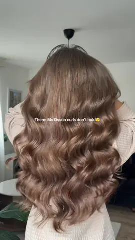 Tension creates longgg lasting curls✨ @Dyson UK #dysonairwrap #hairtips #hair #healthyhair #longhair #longhair #hairstyle #hairtutorials #bouncyblowdry 