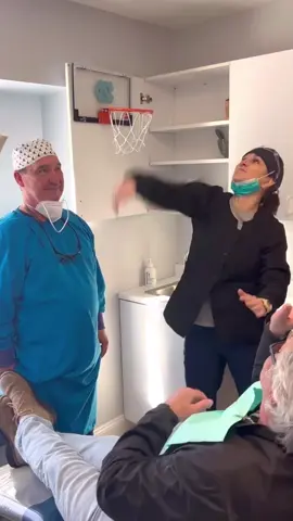 😂😂😂 (via Zysikdental/IG) #dentist #prank #basketball 