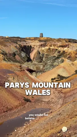 Is this the Grand Canyon of the Uk?  This is Mynydd Parys or Parys Mountain in Anglesey in North Wales 🏴󠁧󠁢󠁷󠁬󠁳󠁿  It’s an old quarrie and the landscape makes it looks like something from Nevada or Arizona! What a cool place to go for a walk in!  If your planning to travel or holiday in Anglesey in Wales then check this out! #PlacesToVisit #Wales #anglesey #uk #travel 