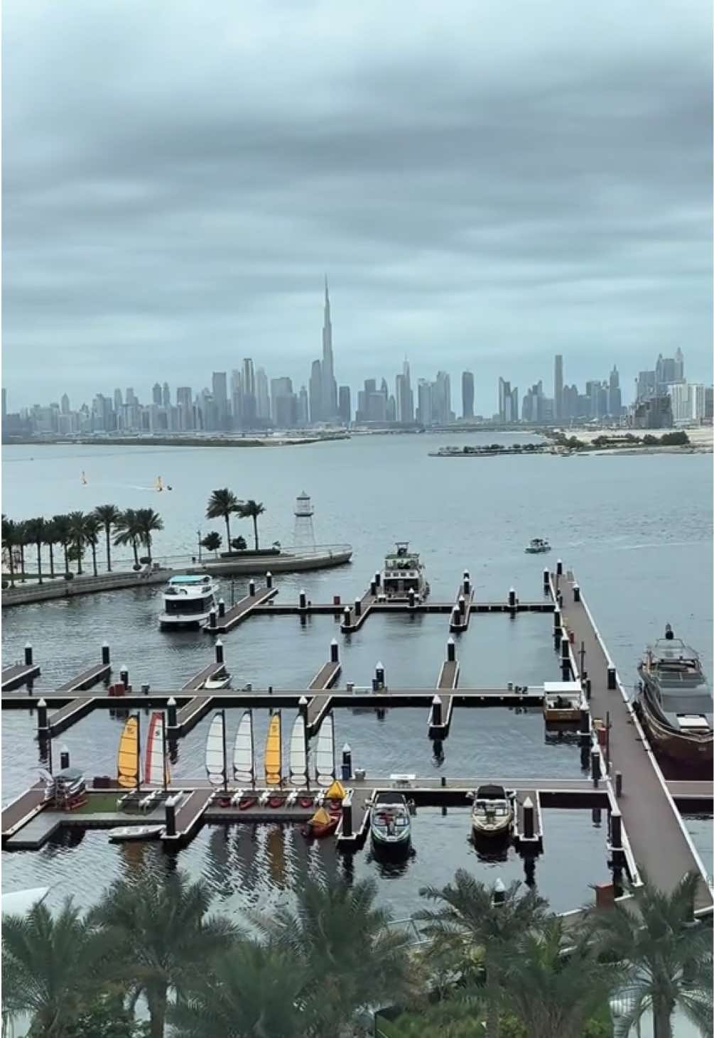 استقبلتنا الأمطار ماشاءالله 🤍 #fyp #دبي 