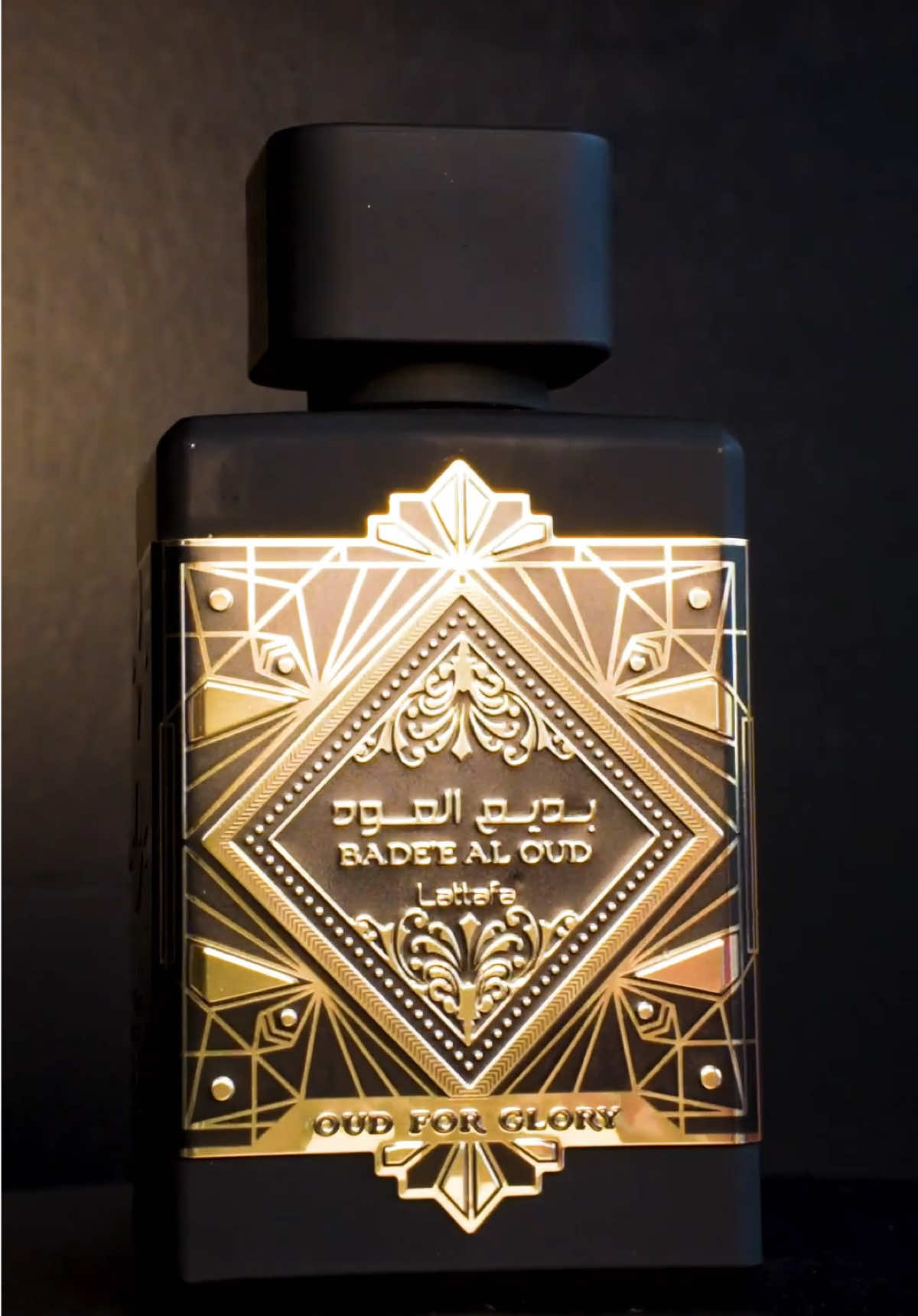 Oud with a blend of warm and fresh spice, Bade’e Al Oud Oud for Glory offers a deep and unique experience🔥 #lattafausa #fyp #fragrancetiktok #perfumetiktok #lattafaperfume 