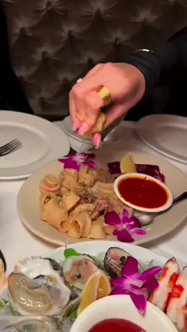 Wine. Seafood. Steak. Sides 🍷🍽️ What are you reaching for first? #empiresteakhouse #hawaii #honolulu #waikiki #steakhouse 