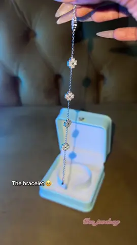 Buy her a bracelet 🥹💗#fyp #giftideas #giftforher #viralvideos  #creatorsearchinsights 