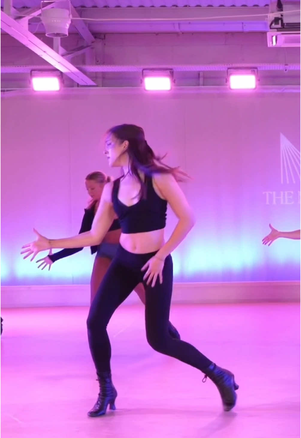 mr bojangles 🎼 truly was able to explore my artistry and storytelling in this class, thank you @jaredhageman song - Mr Bojangles @Robbie Williams  choreo - @jaredhageman  studio - @The MANOR LDN  no copyright intended  #dance #jazz #mrbojangles