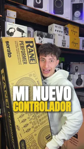 COMPRANDO UN CONTROLADOR EN SHOWROOM‼️ Y no cualquiera, nos llevamos una de las únicas RANE Performance de argentina. Que les parece? 👀 #dj #djcuenca #controlador #nuevo #rane 