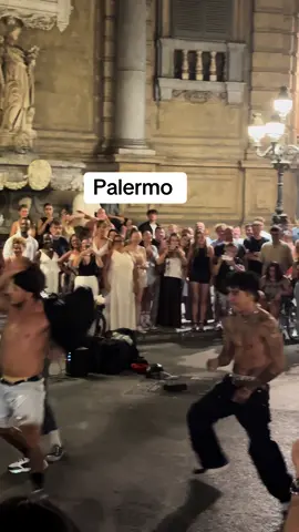 At Quattro Canti, an expert demonstrates a specialized performance. #Palermo #italy #dance #bali #tiktokitaly #tiktok 