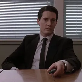 we yes WE are ALL cracking special agent dale cooper🙏 (this is so lazy and simple sorry) #twinpeaks #dalecooper #fy #fyp 