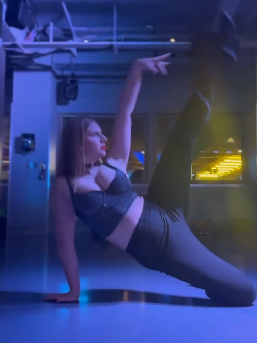 Part 2 tomorrow 💋💃 Follow to be friends ✨️#dance #dancer #dance London #londondancer 
