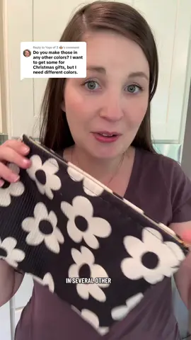 Replying to @Yaya of 3 👵🏼 found a link for this same bag in 5 other colors!! Hope this helps, it’s a great bag and makes the perfect gift! #giftideas #makeupbag #snackbag #zipperedbag #stockingstuffer 