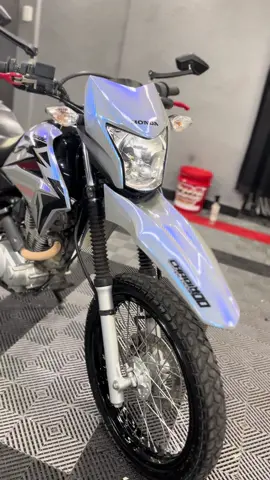 Se asustaron ? Acá estamos más ready que nunca ⚡️ Ploteo Candy Flyp blue y pintado de llantas para el Xr de @micavargas.79  Vinilos premium @doctor_films_argentina 🔥 lo que ya no hay 🏁 Trabajamos con turnos ❗️ Bombero Ariño 690 Temperley 📍 1149742489 📲 #xr150 #paratiiiiiiiiiiiiiiiiiiiiiiiiiiiiiii #ploteo #alcorte #algrau 