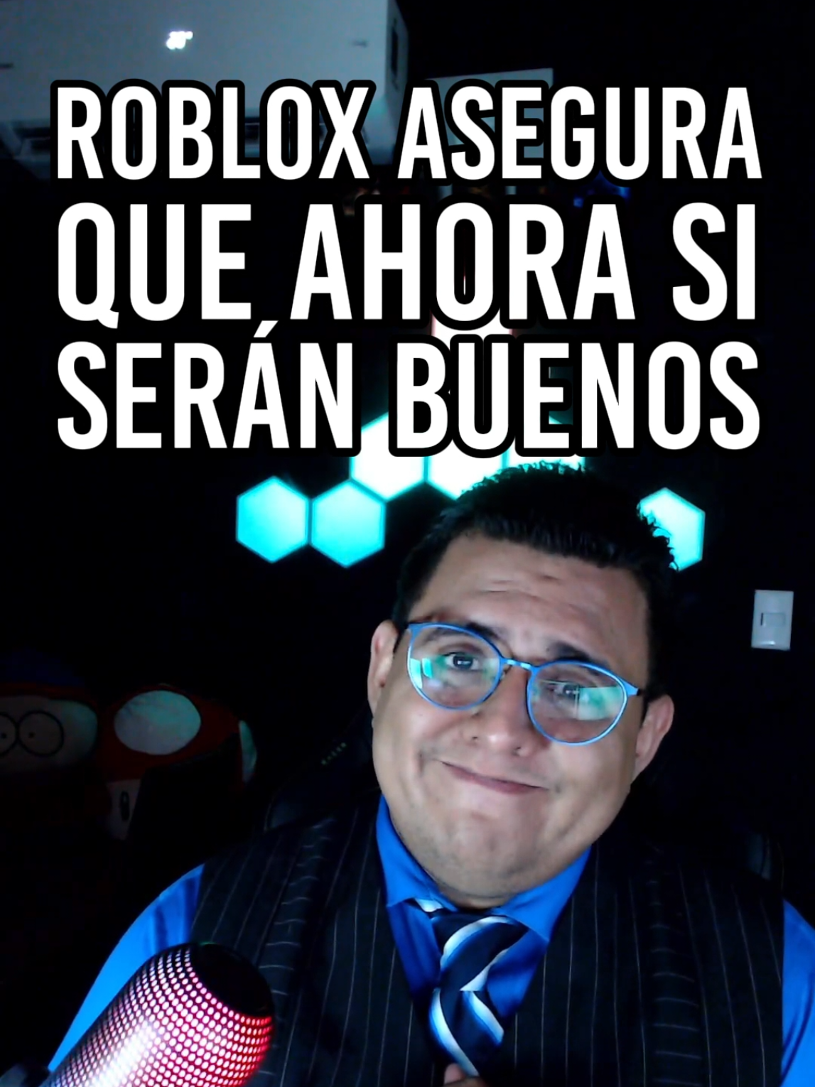 Roblox asegura que ahora sí serán buenos. 😏 Roblox por fin hizo algo, pero la realidad suena más a control de daños que a redención. Tras la demoledora demanda de Luisiana que lo acusa de ser un “criadero de depredadores” 🚨, la plataforma anunció cambios en sus políticas de “contenido romántico y sobre él sin respeto”, prohibiendo incluso material que solo insinúe algo indebido. También restringirá experiencias sin clasificación, limitando el acceso a mayores de 17 años verificados 🔞 y desarrolladores que segun datos de 2023 eran más de 10.5 millones de personas entre ellos niños, con escenarios como dormitorios, clubes o bares bajo lupa. Matt Kaufman, jefe de seguridad, dijo que la intención es proteger a los más jóvenes 👶, aunque muchos ven estas medidas como tardías y poco claras, para mi algo desesperadas, El problema es que Roblox arrastra años de polémicas: desde ignorar reportes de grooming hasta suspender a Schlep, el YouTuber que exponía depredadores y que ahora incluso colabora con Chris Hansen 👀. Mientras tanto, la fiscal Liz Murrill insiste en que la plataforma es peligrosa, el congresista Ro Khanna exige más acción y una petición en Change.org está pidiendo la cabeza del CEO de roblox sumando más de 138,000 firmas ✍️. El video oficial de Roblox intentando calmar las aguas fue un desastre: casi 50,000 dislikes en solo dos días. ¿Crees que esta es una Promesa de seguridad real o solo maquillaje digital? 🎭 #roblox #gamer #gaming #Videojuegos #robloxgames 