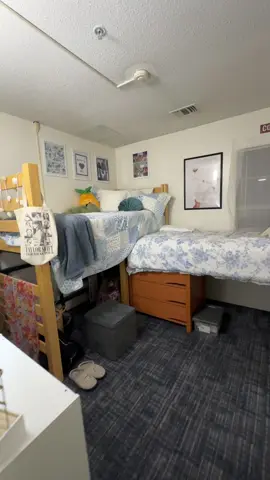 Happy move in 😀 and #uconnnation apparently @KT @Motria Holian #uconn #backtoschool #dormlife 
