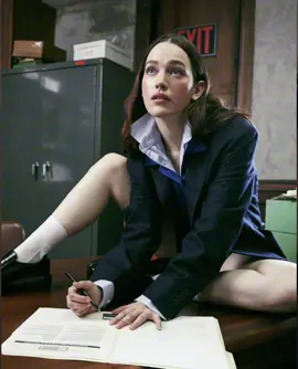My biggest hear me out 🫦 #victoriapedretti #lovequinn #hearmeout #younetflix #creatorsearchinsights 