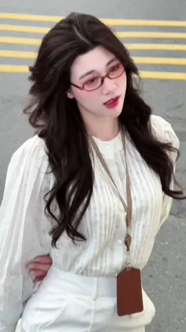 Có nàng nào đang không biết mặc gì đi làm thì va vào video này không 😚 #khanhnguyen0723 #homnaymacgi #macdepmoingay #sominu #xuhuong 