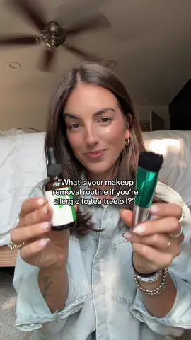 Meet your new fav cleansing oil: rosemary!! Naturally antibacterial, anti-inflammatory, and antioxidant benefits to support healthy eyelids & eyelashes 👀 #eyecaretips #eyemakeupremover #rosemaryoil 