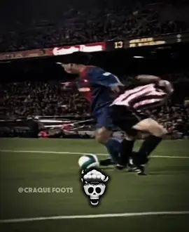 Ronaldinho no prime #ronaldinho #ronaldinhoskills #skills #barcelona #footballtiktok 