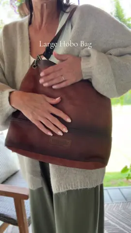 I love this hobo bag for when I need to carry a lot of things! The quality is so soft and I love this color. #shoulderbag #hobobag  #fallbag #largepurse #montanawest
