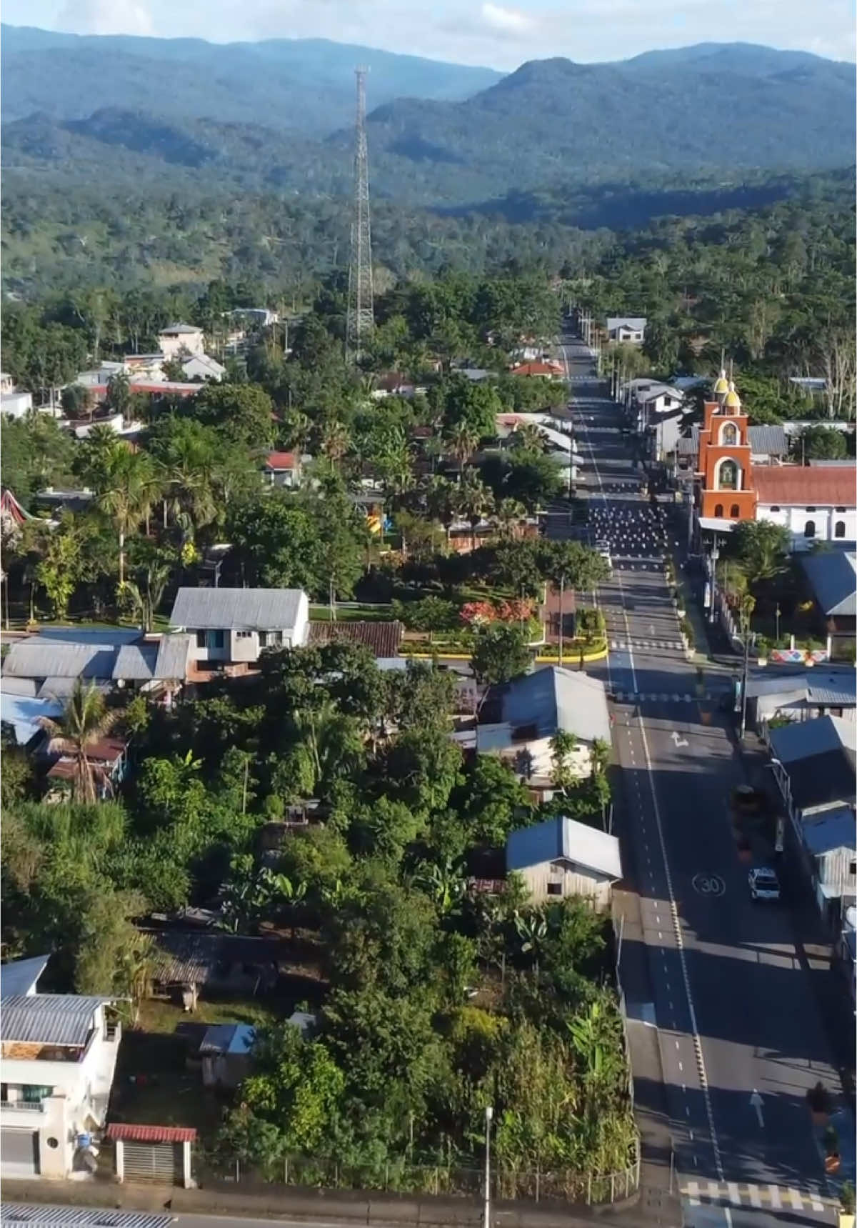 🎉 ¡Agosto, mes de las artes en Logroño 2025! La Alcaldía de Logroño te invita a vivir una experiencia llena de arte, cultura y amor por nuestras mascotas. 📍 Parque Serafín Vallejo 📆 Del 22 al 24 de agosto 🟡 Festival de Arte Logroño – 22 y 23 de agosto Murales turísticos, danza, bandas en vivo, feria de emprendimientos, ciclo ruta y más. 🐶 Yawa Fest – Festival de Mascotas – 24 de agosto Desfile temático, concursos, servicios veterinarios gratuitos, zona infantil y feria. 📲 Info: 0959112315 / 0980732095 🙌 ¡Logroño te espera!