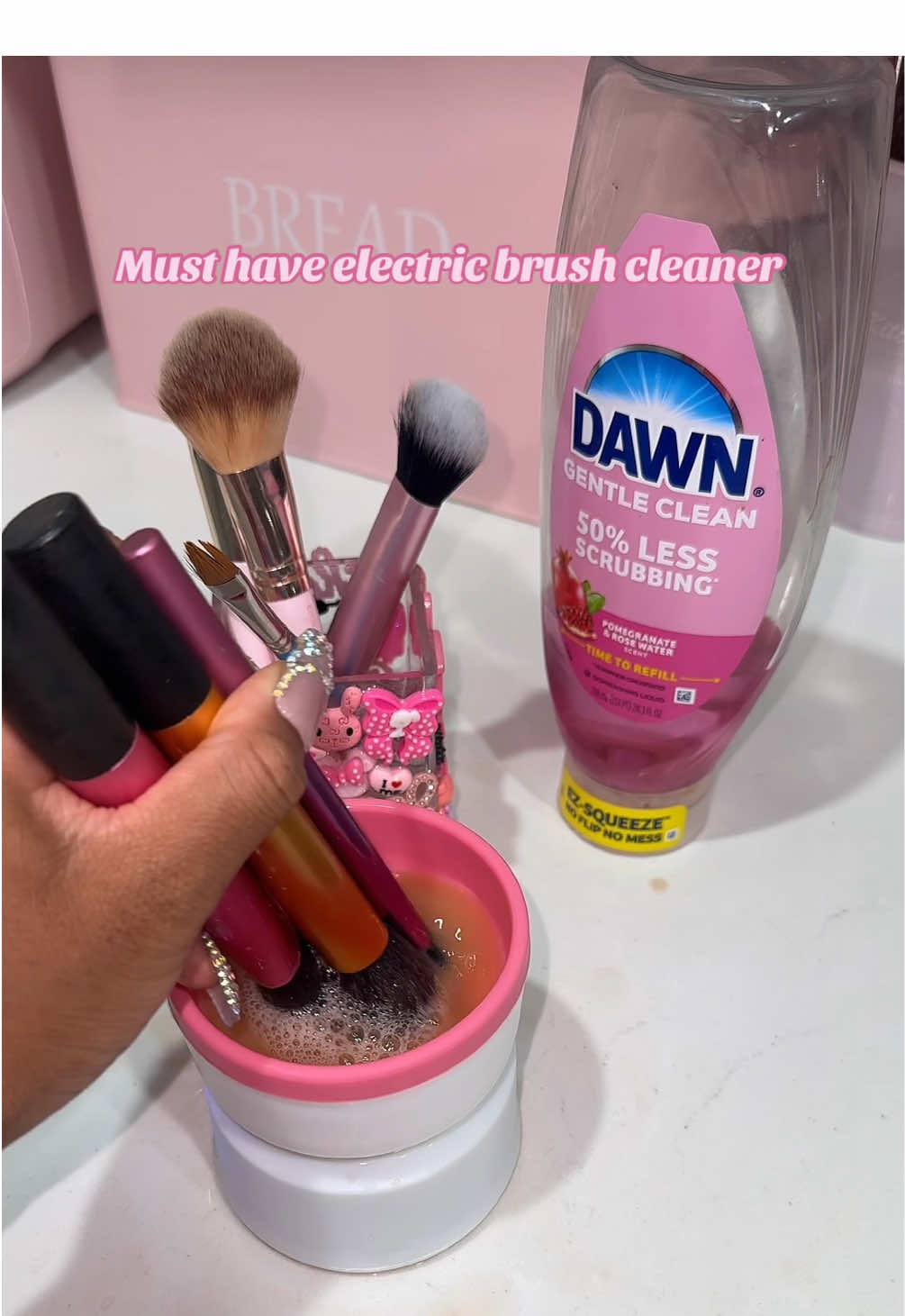 I love this Rechargeable & Electric Makeup cleaner 🎀 