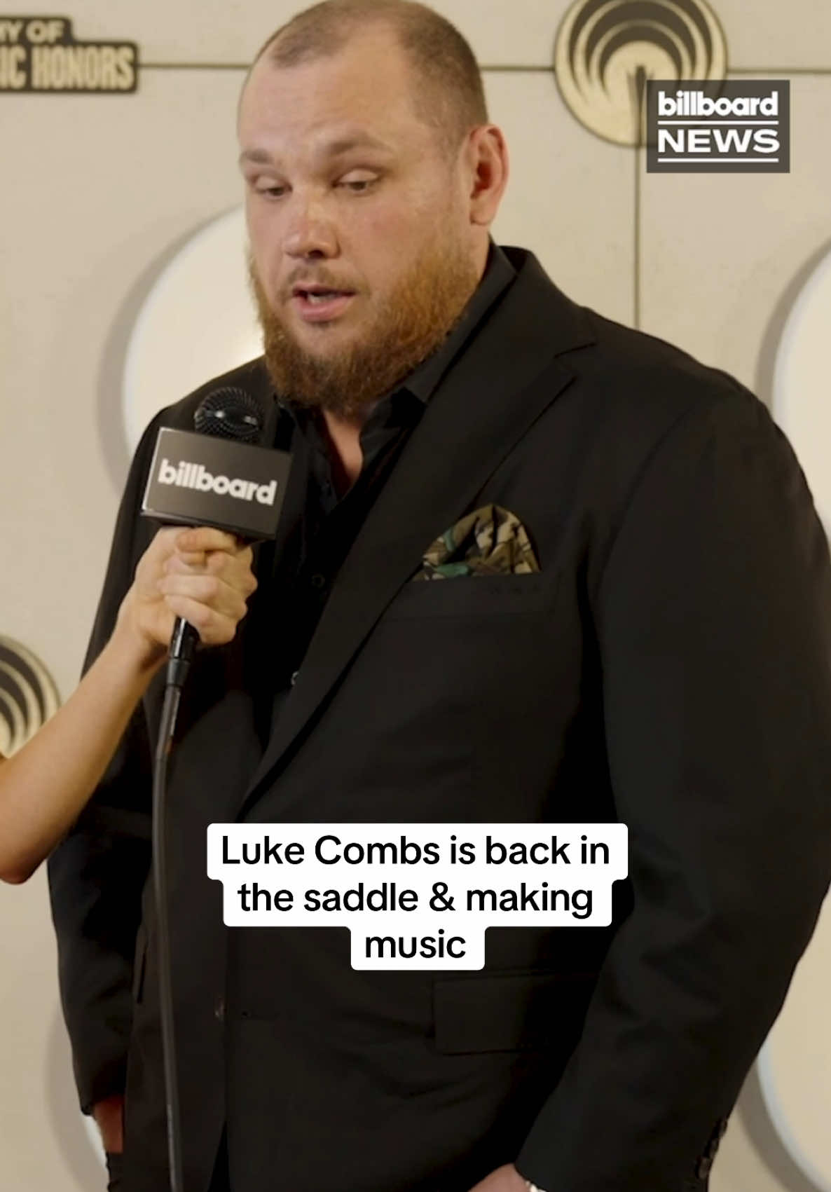 @Luke Combs is back in the saddle 🐴 He talks to Billboard at the #ACMHonors.  #lukecombs #country #countrymusic