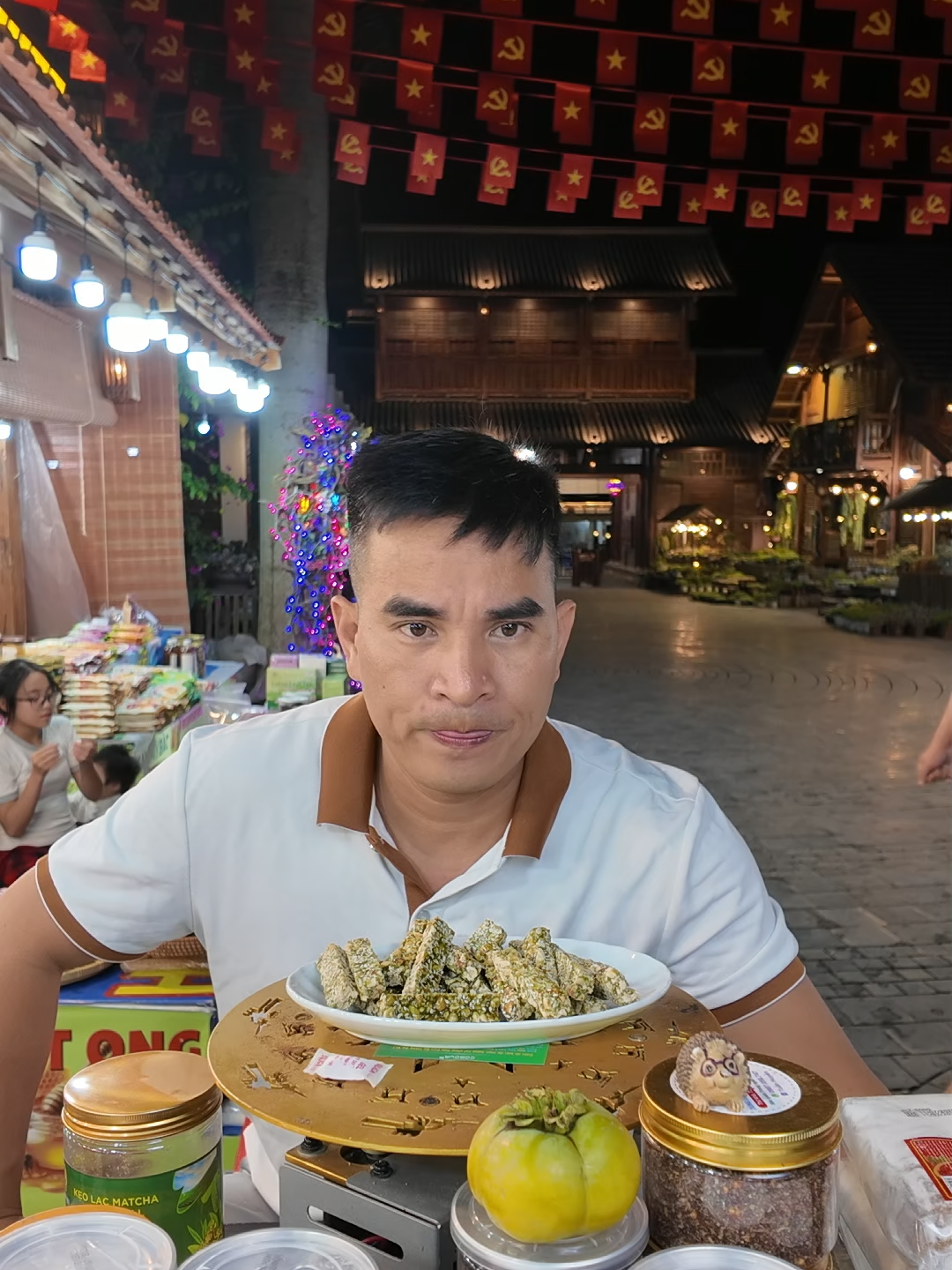 khi tôi bán kẹo lạc #tuanhuyenvlog #chelamtuanhuyen #LIVEhighlights #TikTokLIVE