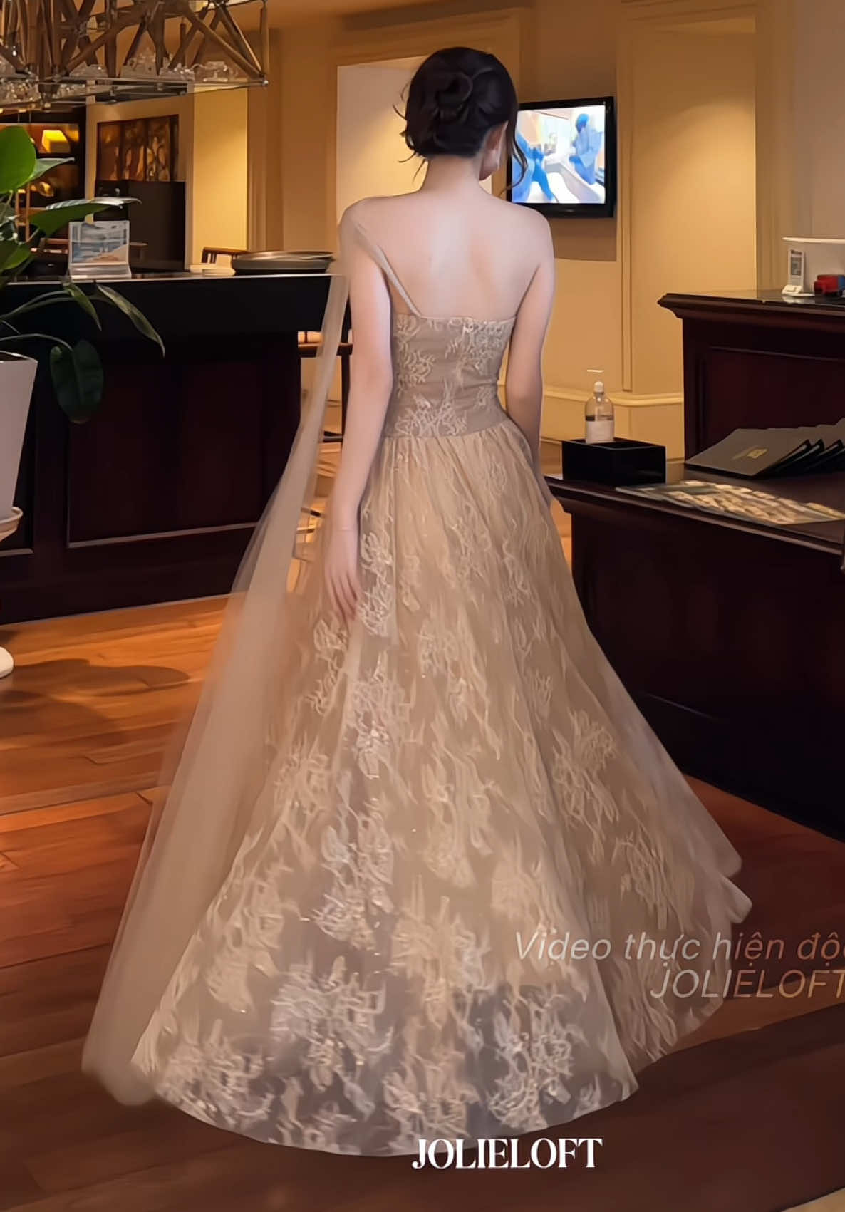 Nhẹ nhàng thướt tha cùng Aura Dress 💕 #xuhuong #thoitrangnu #fybシ #jolieloft #viral #vaydutiec 