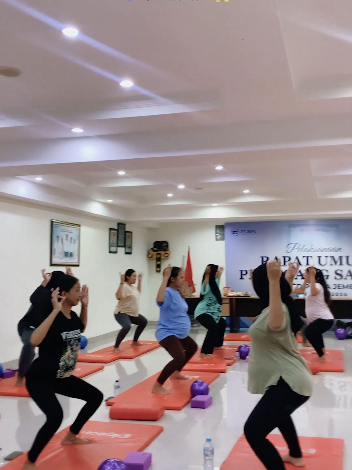 🤰✨ Prenatal Gentle Yoga Tetap bugar & siap hadapi persalinan dengan yoga khusus ibu hamil. 📅 7 & 19 Agustus 2025 📍 RSU BaliMed Negara 📲 Daftar: Dhanie – 0813-3702-6665 Dian – 0831-1502-8280 #PrenatalYoga #IbuHamilSehat #RSUBaliMedNegara #GentleYoga #yogahamil #jembrana #yogajembrana #fypageシviral