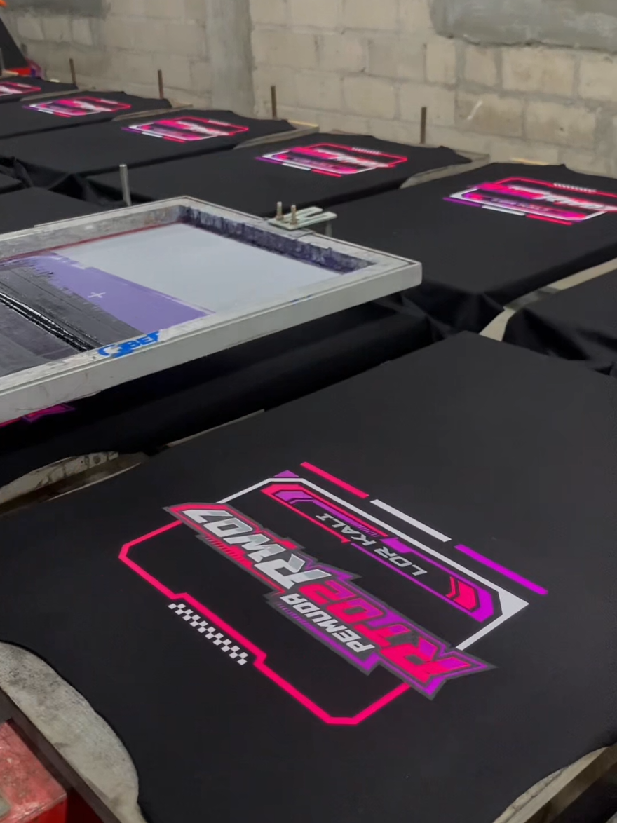 Bikin pemuda dilingkunganmu makin solid, dengan kaos samaan🤩 Bikin custom sablon dengan desain sesuai identitas kelompokmu! 📌 Bahan nyaman dan sablon awet 📌 Bebas request desain 📌 Cocok buat aktivitas organisasi atau nongkrong bareng Chat admin sekarang ya, untuk wujudukan kaos impianmu🔥 📍Jl. Mangga No.124, Gendingan, Keniten, Kec. Ponorogo, Kabupaten Ponorogo, Jawa Timur 63412 WA : +62 881-0367-38391 #kaospemuda #kaoskarangtaruna #kartar #sablonponorogo #sablonkaos 