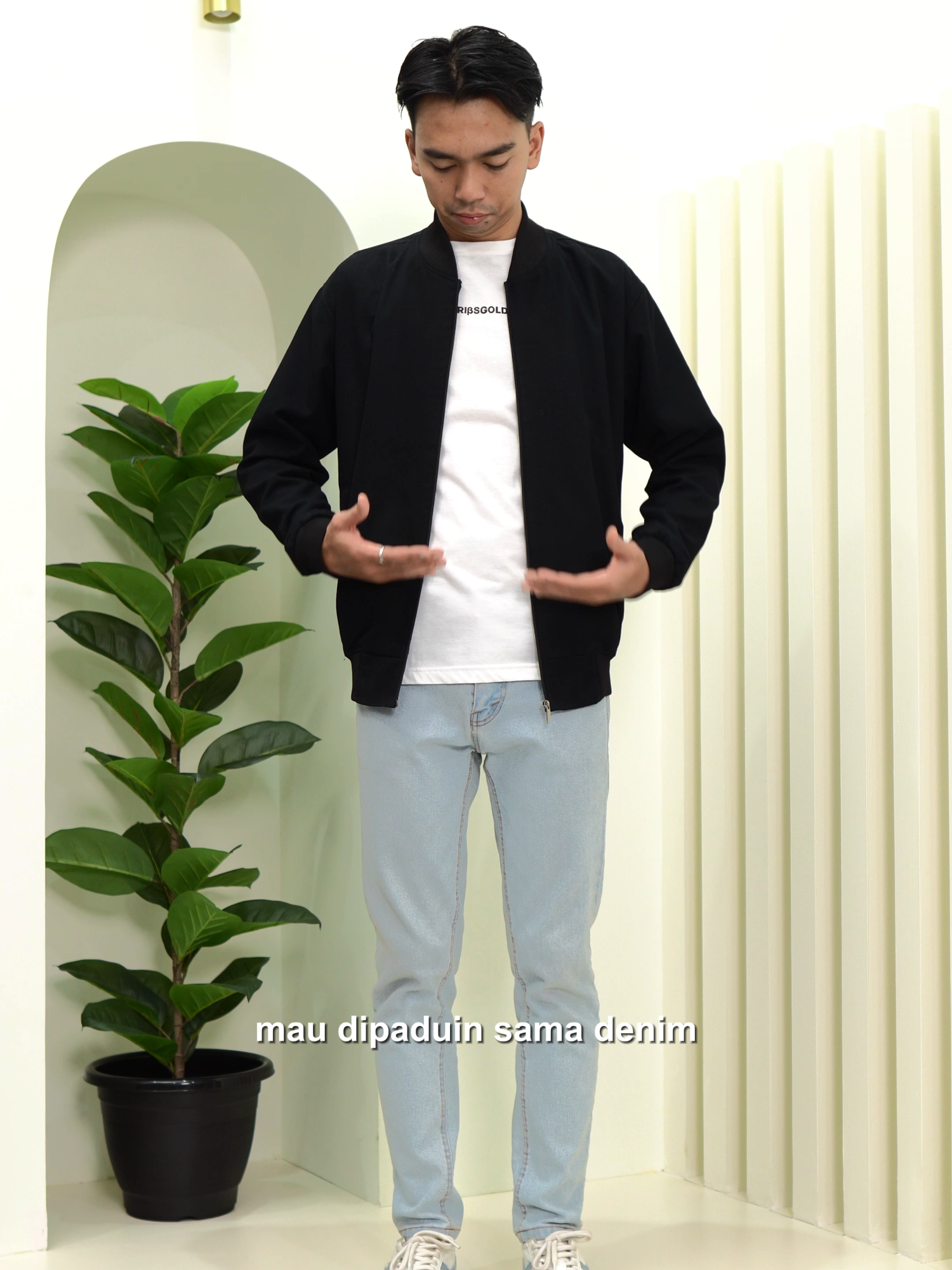 Jaket bomber Ribsgold, sentuhan premium. Wajib ada di lemari kamu.