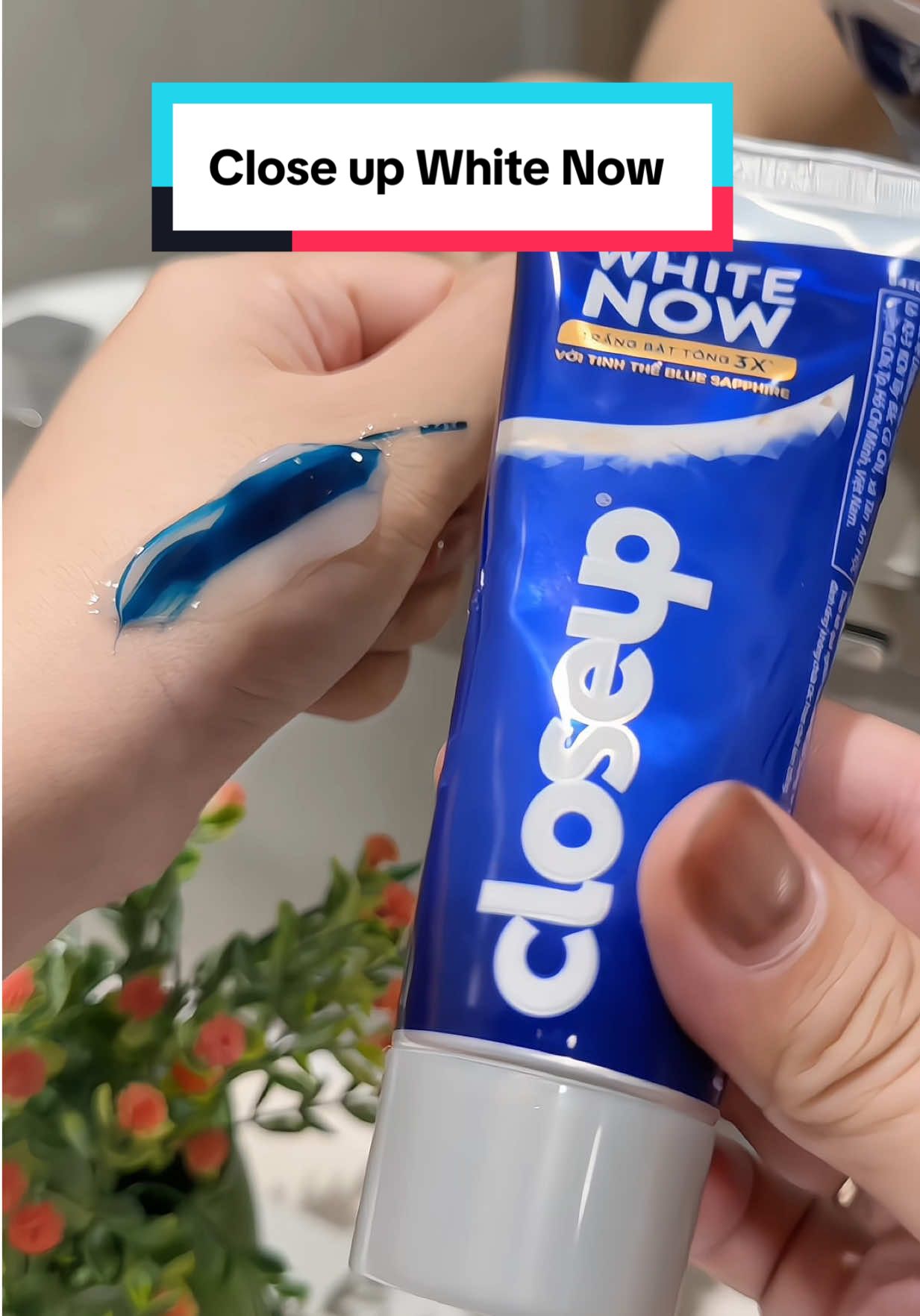 Răng ố vàng thì phải làm sao đây mấy bà? Tự ti dã man đúng hog 😩😩😩 #closeupvn #closeupwhitenow #trangbattong3x #hoptaccungunilever #taitroboiunilevervietnam 