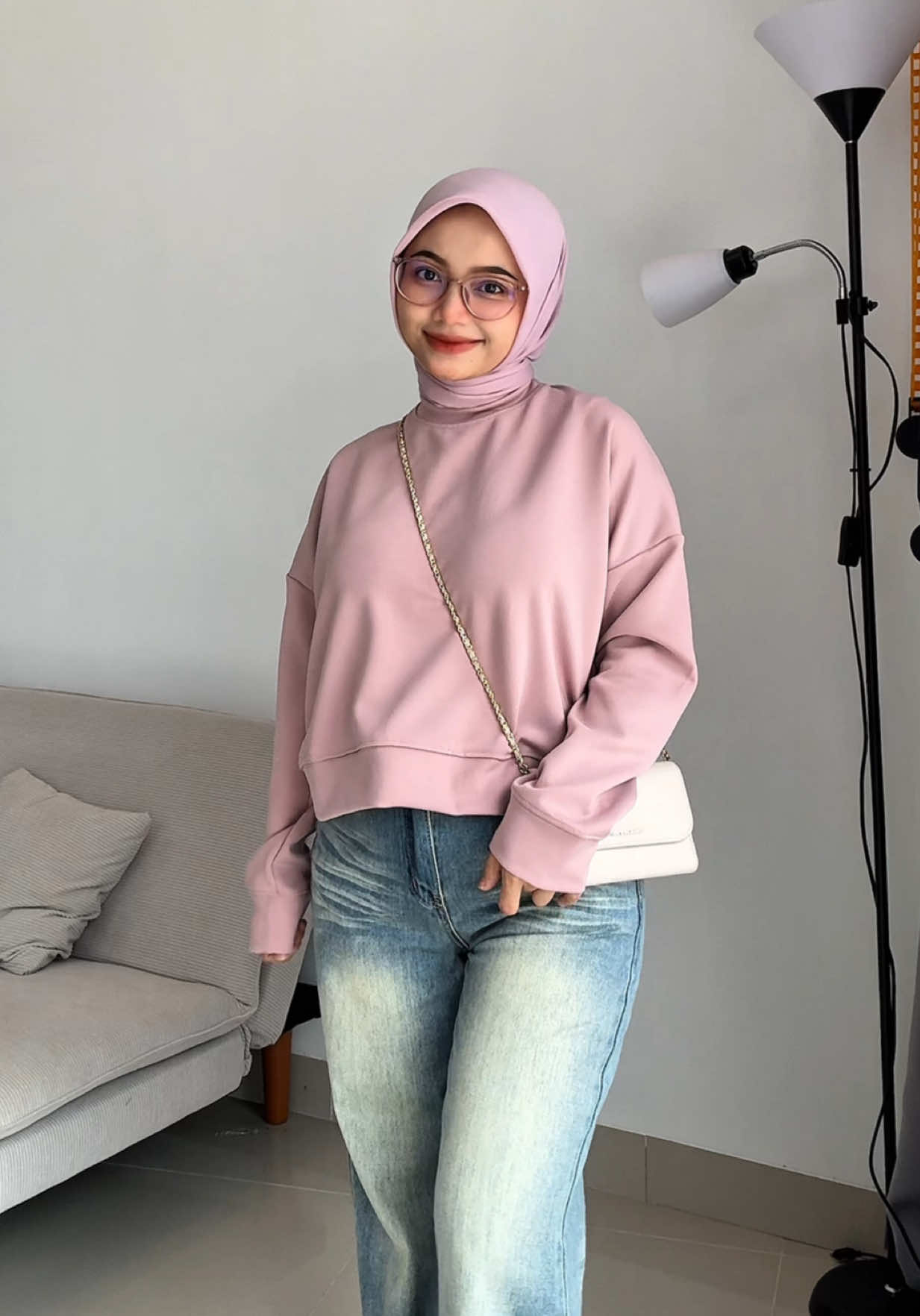 gemaccc💗🫶🏻 #crewneck #sweaterwanita #atasanwanita #ootdhijab #outfitideas 