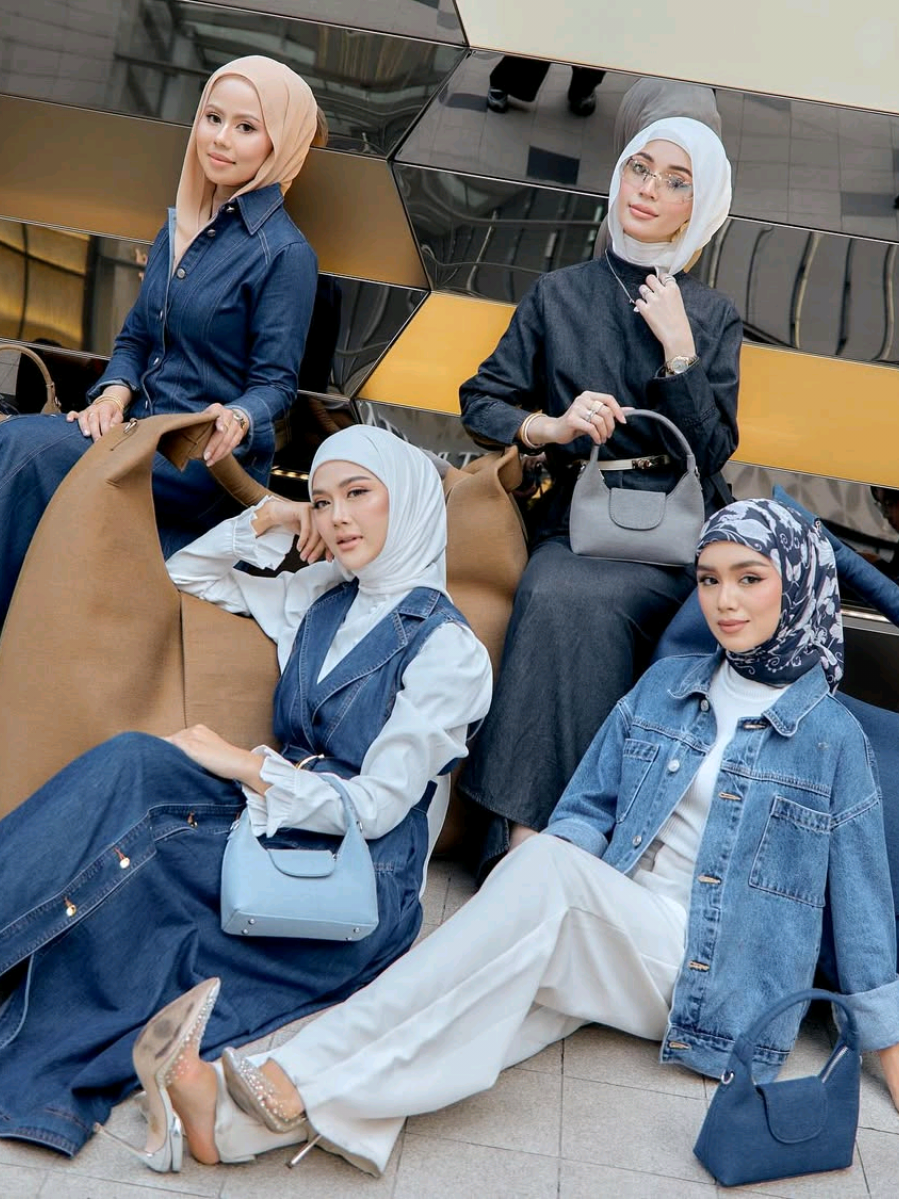The long-awaited AS Samma Denim Bags are finally here and available on our TikTok Shop! Grab yours now before they are goneee 😘 #bagsaddict #bagslover #tiktoksg #sammadenim #aliffsyukriterlajaklaris 