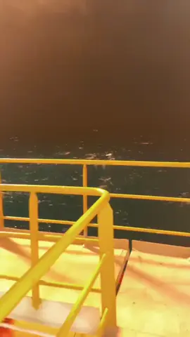 Suasana malam di offshore #kulioffshore#pengeboranminyak