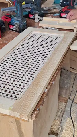 another way to install spoon hinges.   #woodwork #woodworker #woodcraft #DIY #carpenter