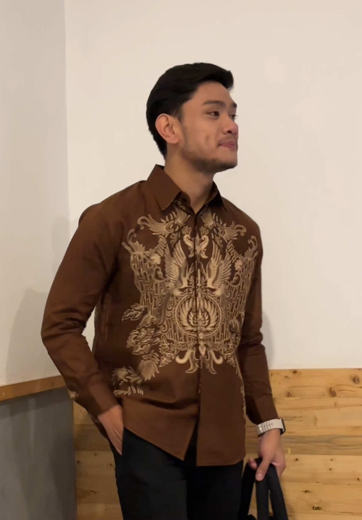 Yg kemarin cari” warna MAHOGANY,, ini udah ready banyak ya guyss !!!  #batikslimfit #biabusana #batikindonesia 