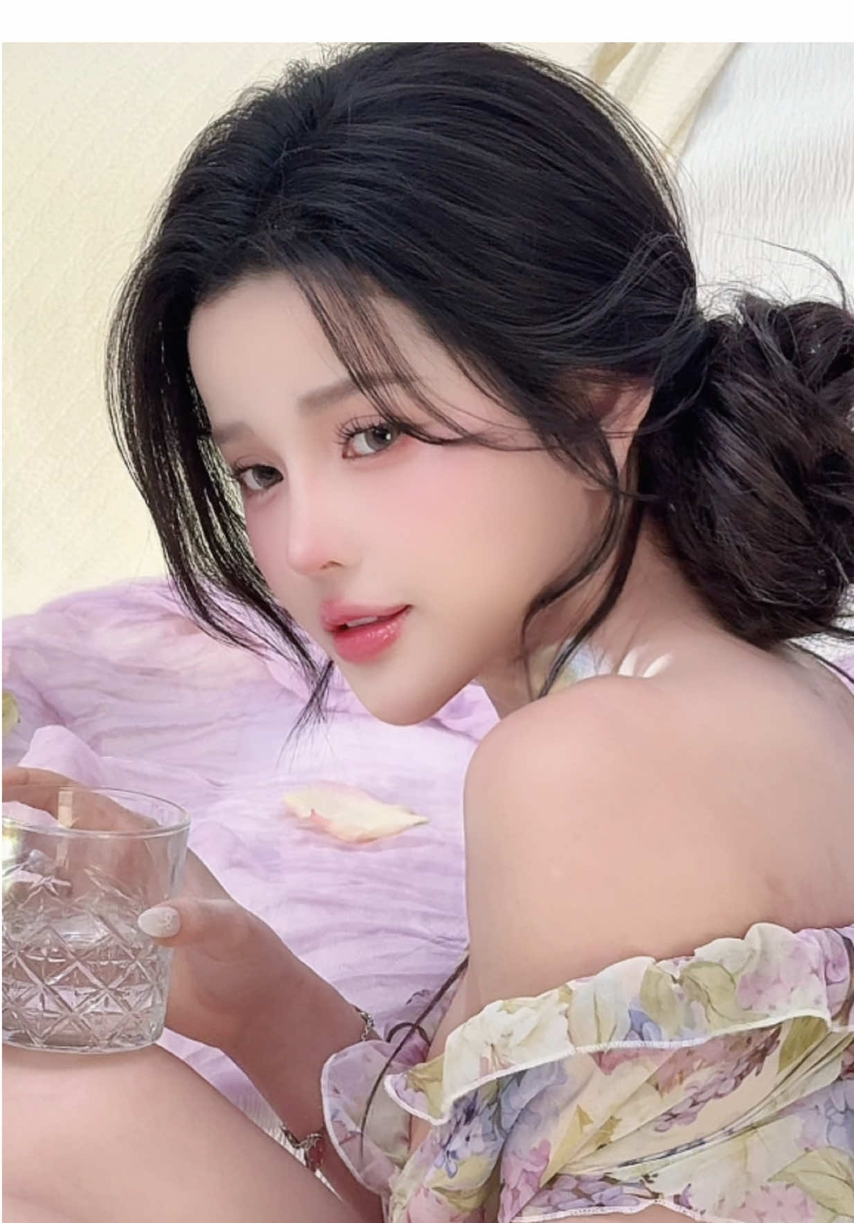 💜✨Bông hoa đẹp thuộc về chủ vườn tận tâm chăm sóc, không thuộc về kẻ đào hoa. 🪻 #aleynguyenx #aleynguyen #AleyBae #fyp #livehighlights @Pé Sen🪷 