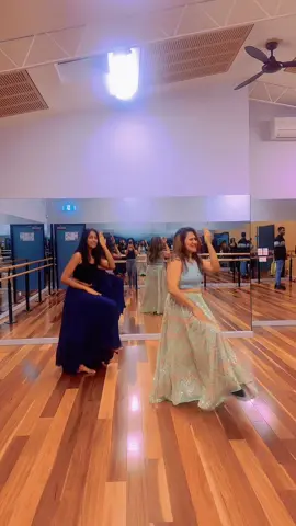 Aaja Nachle 💃🏻💃🏻 #dance #aajanachle #foryou #targetaudience #bollywooddance 