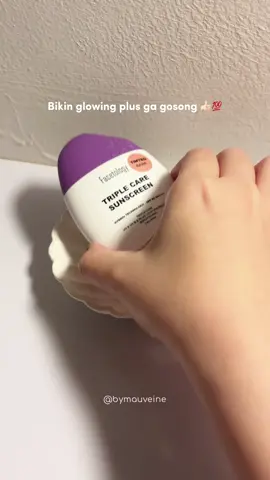 Tinted sunscreen kecintaan yg bikin muka flawless dan ga gosong kalo panas2an 😍💯✨ #tintedsunscreen #facetology #facetologytriplesunscreen #sunscreenviral 
