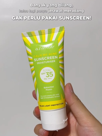 Kamu tim yang suka skip sunscreen karena lagi jerawatan? Ubah kebiasaan kamu sekarang!! Sunscreen itu justru bisa bantu jerawatmu lebih cepat reda, asal pilih yang tepat, seperti Calm My Acne Sunscreen💚 #azarine #azarineproduct #azarineskincareroutine #azarinesunscreen #sunscreenazarine #azarinecalmmyacne #sunscreenacne #sunsreenacneprone #fyp