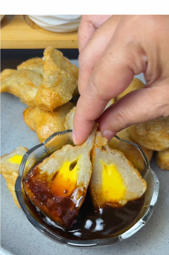 Resep pempek ikan teri (Takaran sendok)  7 sdm teri nasi  500 ml air  10 sdm terigu  24 sdm tapioka  1 bks bawang putih bubuk 1 sdm kaldu bubuk 1/2 sdm penyedap  1 btr putih telur 