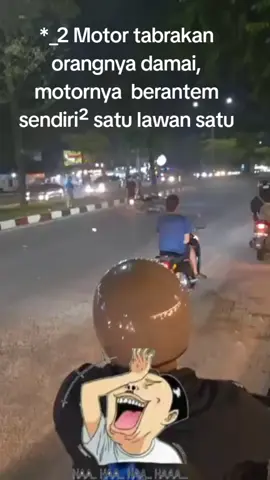 *_2 Motor tabrakan orangnya damai, motornya  berantem sendiri² satu lawan satu, ini baru berita. ....😅😂🤣_*Inilah dunia,, semua serba bisa/ada..🤣🤣🤣👍🏻👍🏻🤷‍♂️ #fyp  #fyppppppppppppppppppppppp 