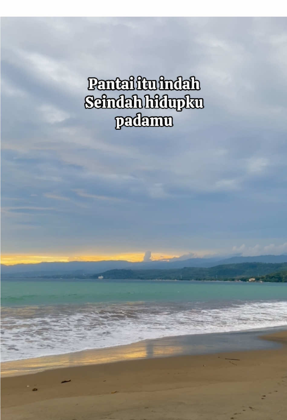 Pantai itu indah #trending  #viral  #jalanjalan  #fyp  #healing 