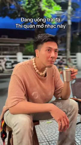 Uống ly trà đá mà nó sang hẳn ra #quangson #quangsonthutrang #tiktokgiaitri 