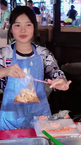 #เทรนด์วันนี้ กับข้าวร้อนๆเลยจ้า น้องเบลล์ แม่ค้าสุดขยัน เสียงใส เสียงดี น่ารัก #น้องเบลล์ #แม่ค้าน่ารัก #แม่ค้าเสียงดี #food 