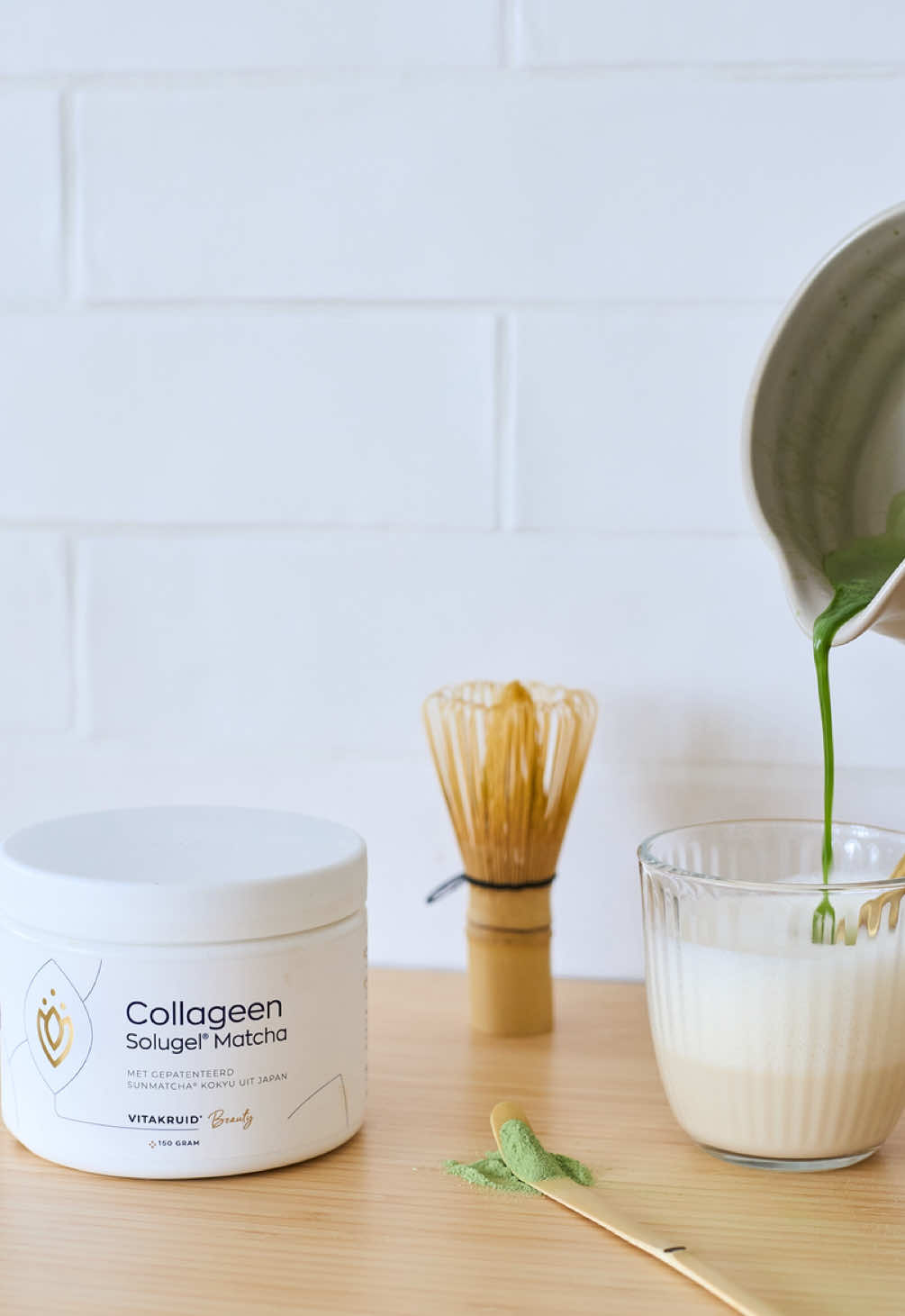 De eerste in Nederland die collageen en matcha combineert!  In deze podcast bespreken we waarom we hiervoor hebben gekozen.  #vitakruid #supplements #matcha #collagen 