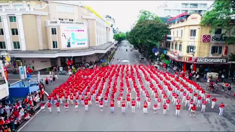 🇻🇳 Sắc màu tuổi trẻ, giai điệu Tổ Quốc 🇻🇳 Vinh dự là 1 trong số 300 học sinh của Trường THCS Ngô Sĩ Liên, con gái lớn đã cùng hòa mình trong màn nhảy đồng diễn sôi động, rực rỡ sắc màu để chào mừng Kỉ niệm 80 năm Cách mạng Tháng Tám và Quốc Khánh 2/9. #Đại_lễ_của_Tổ_Quốc_2_9_2025 #Me2025