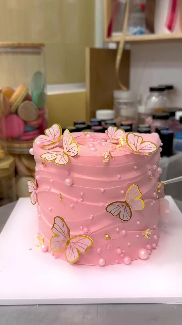 🦋 Bikin kue biasa jadi cantik ala bakery premium dengan topper kupu-kupu 3D ini! Buruan order sebelum habis! ✨

#TopperKue #DekorasiKue #CakeTopper 