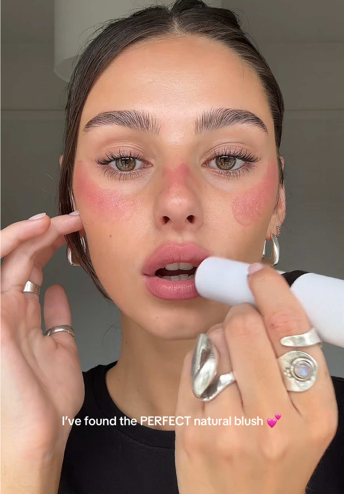 Obsessed is an understatement 🫶🏼 #makeup #blush #natural  Product:  @makeupbymario Soft pop blush stick ‘Dusty Rose’